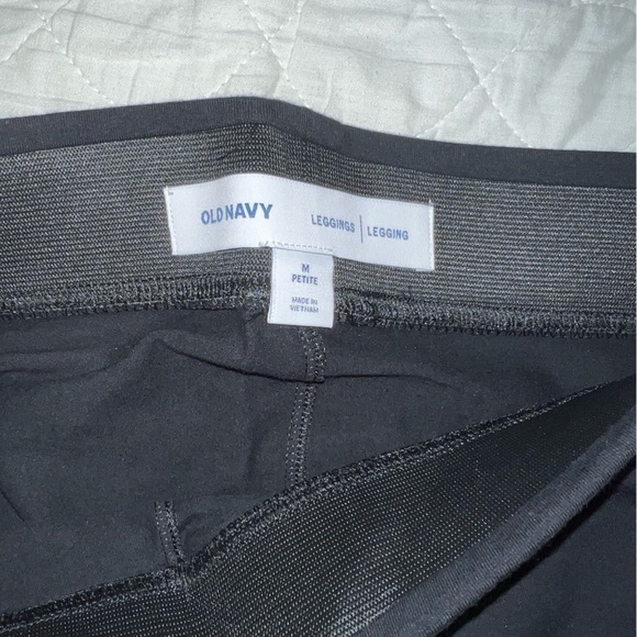 Black leggings in petit. Cotton with spandex. - Picture 2 of 3